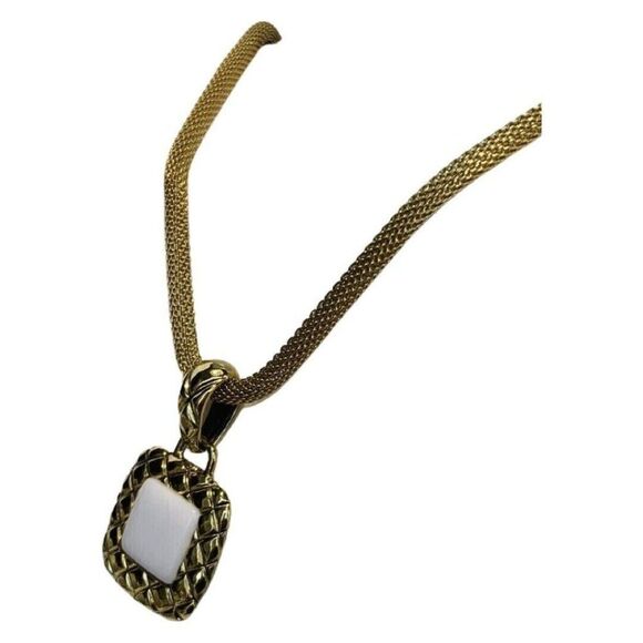 VTG Liz Claiborne White Square Pendant Snake Chain Necklace 21” Gold Grannycore - Picture 11 of 16
